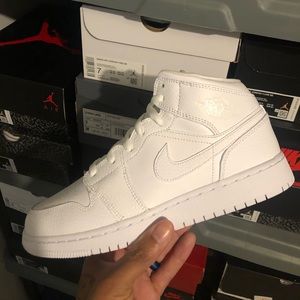 Jordan mid triple white
